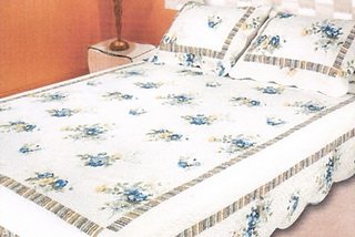Blue Flower Quilt with shams.