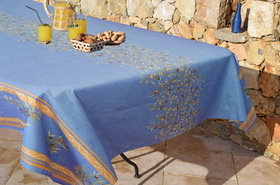 Clos des Oliviers bleu nappe 100% coton avec enduction acrylique.