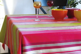 Adour orange nappe 100% coton avec enduction acrylique.