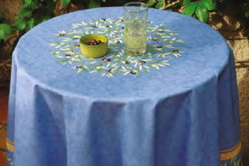 Clos des Oliviers bleu nappe 100% coton avec enduction acrylique.