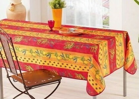 Nappe provencale en polyester rectangulaire - MCL rouge.
