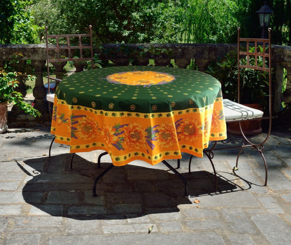 Soleil orange vert round Tablecloth. Image for Soleil orange vert