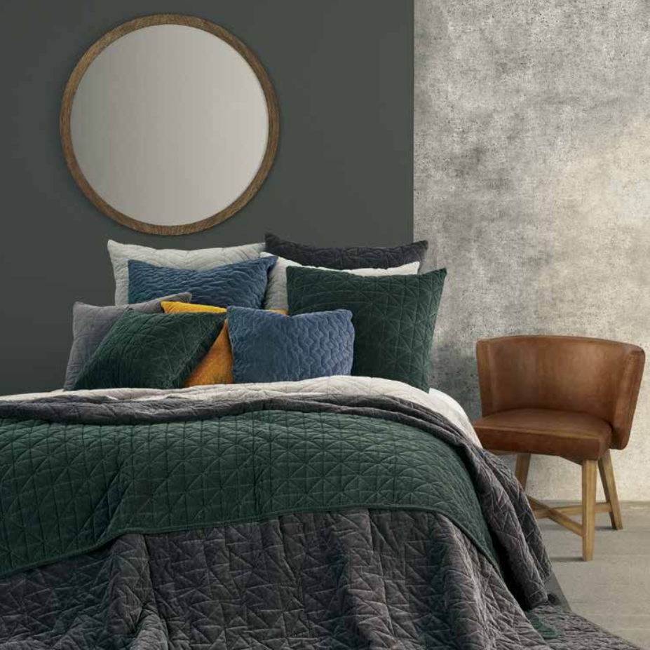 Velours, a Coverlet Bedding collection from Brunelli