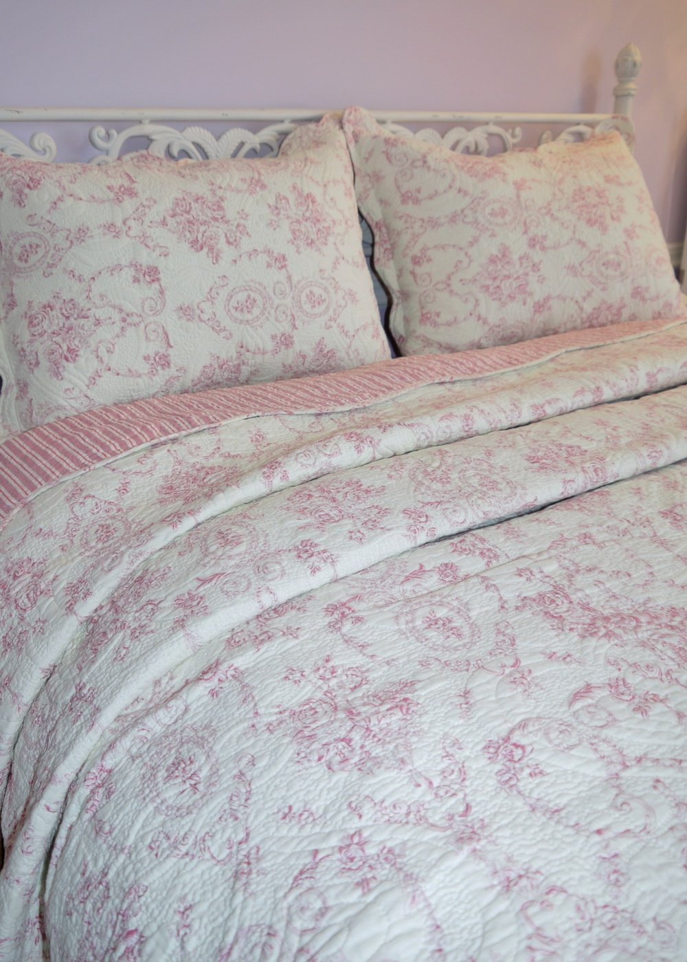 Toile Pink quilt